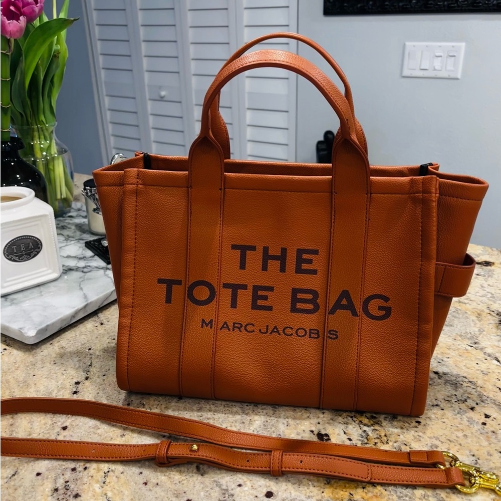 Marc Jacobs The Medium Tote Bag